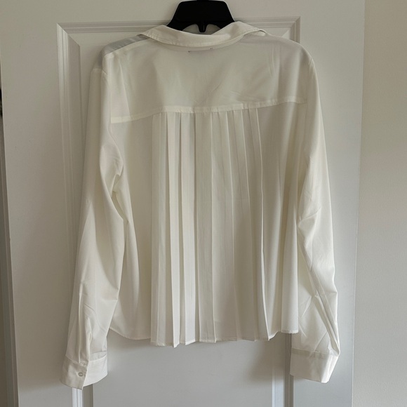 White Button-Up Blouse - Picture 4 of 5